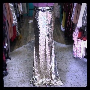 ‼️SOLD‼️👑 Gold Sequin Skirt!
